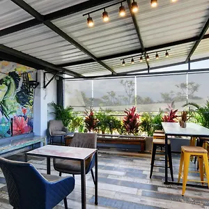 international-house-hostel.colombiamedellinhotels.com/